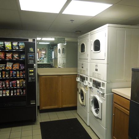 Days Inn By Wyndham Harrisburg North Εξωτερικό φωτογραφία