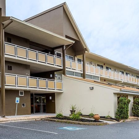 Days Inn By Wyndham Harrisburg North Εξωτερικό φωτογραφία