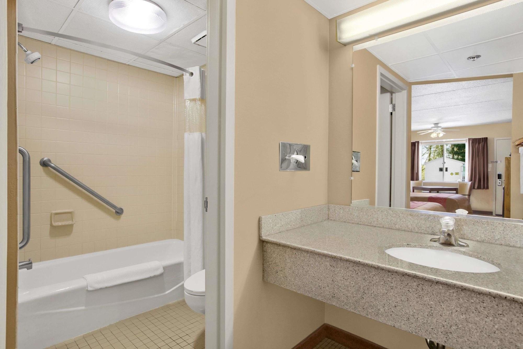 Days Inn By Wyndham Harrisburg North Εξωτερικό φωτογραφία