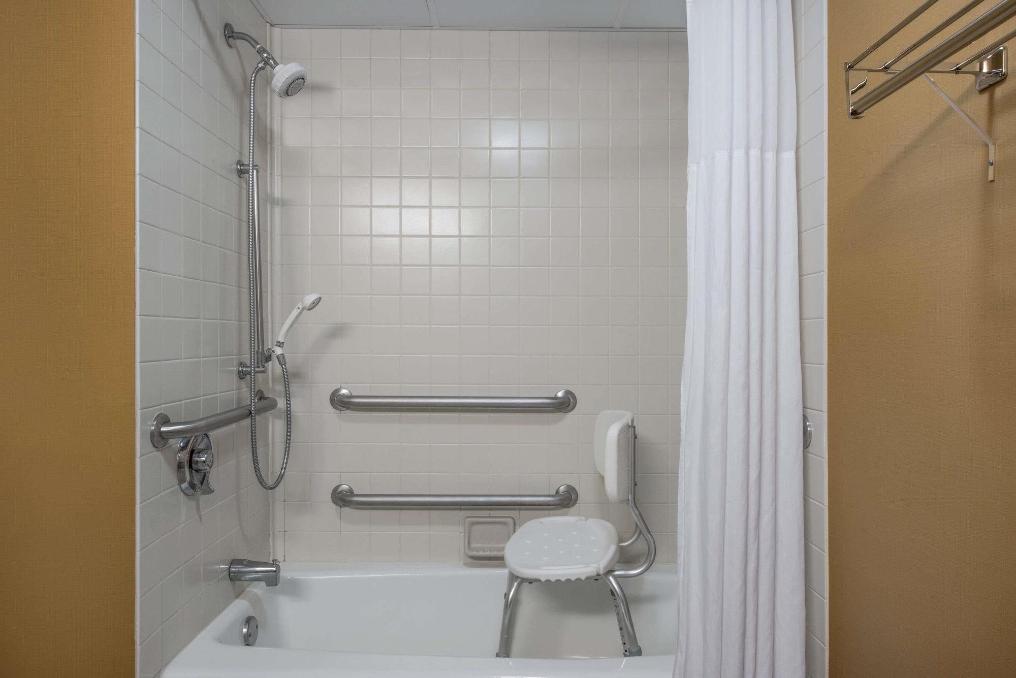 Days Inn By Wyndham Harrisburg North Δωμάτιο φωτογραφία