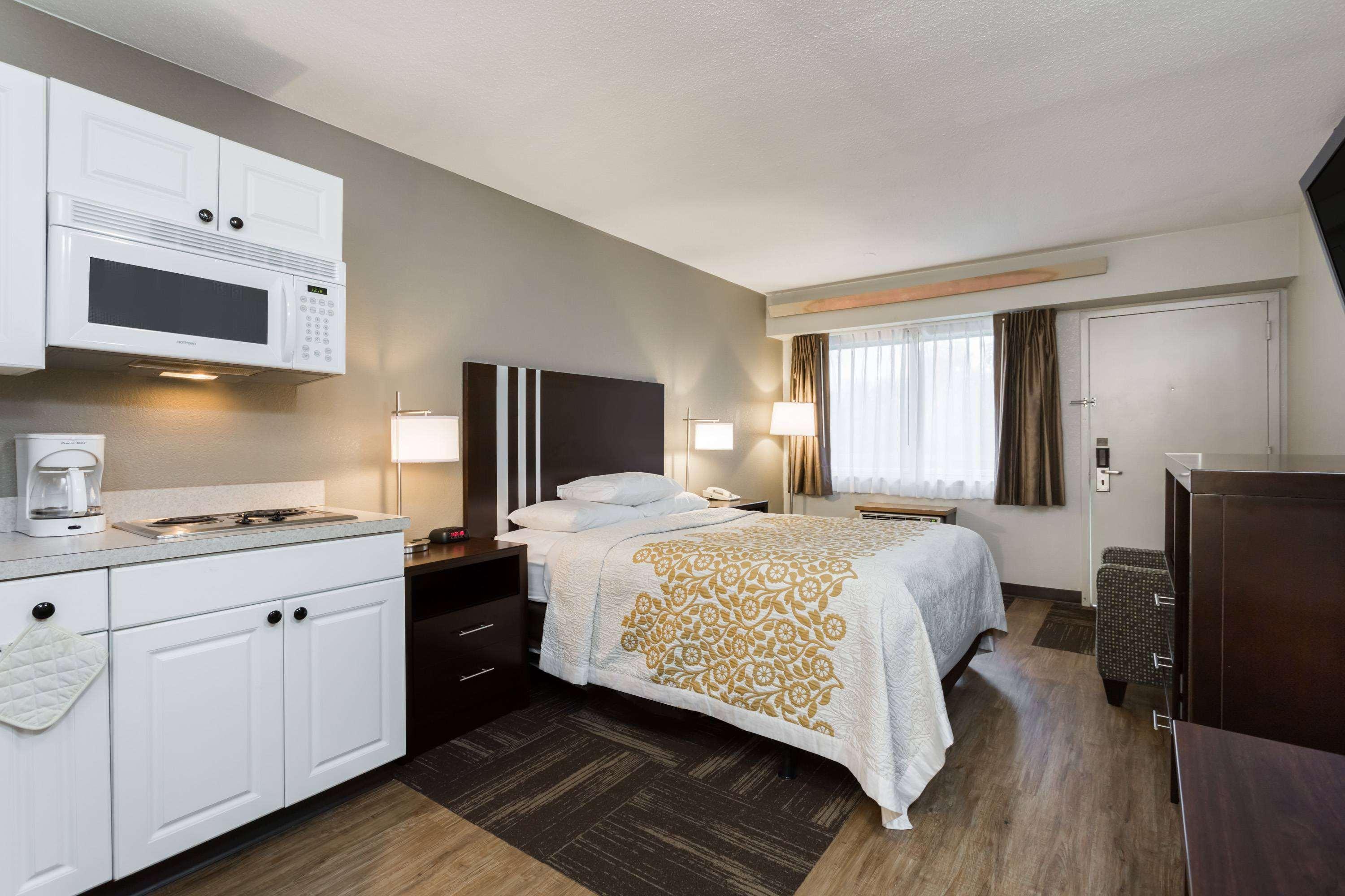 Days Inn By Wyndham Harrisburg North Εξωτερικό φωτογραφία
