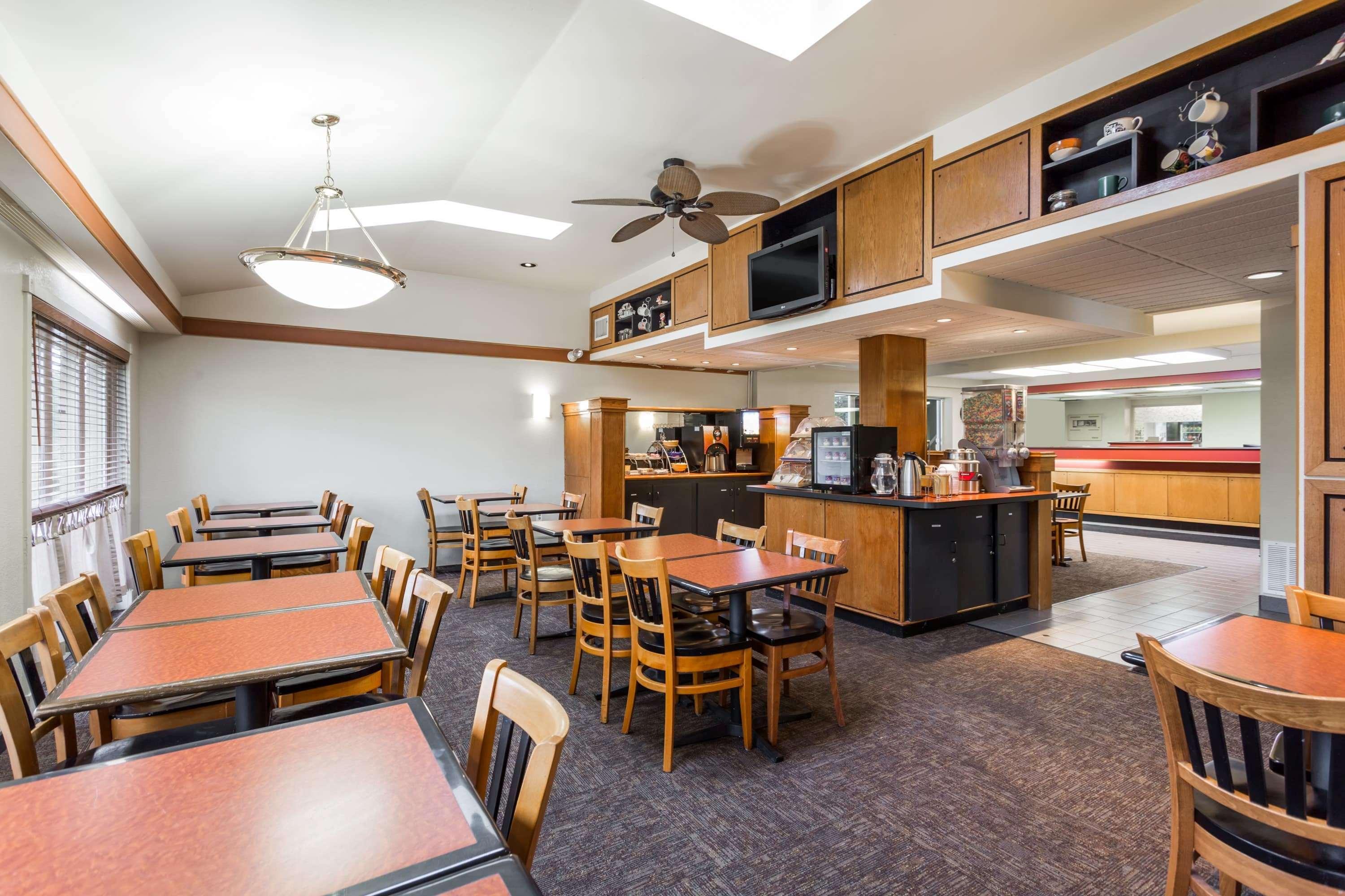 Days Inn By Wyndham Harrisburg North Εξωτερικό φωτογραφία