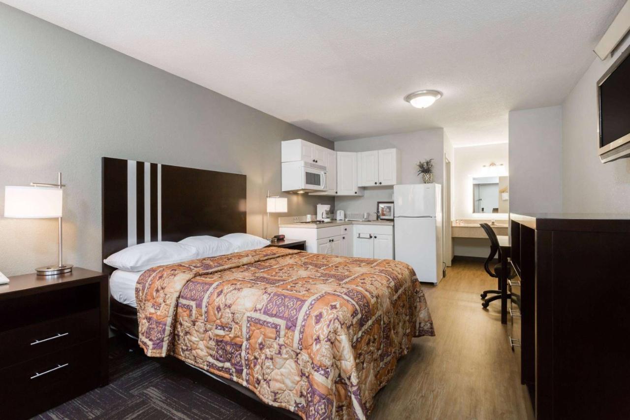 Days Inn By Wyndham Harrisburg North Εξωτερικό φωτογραφία