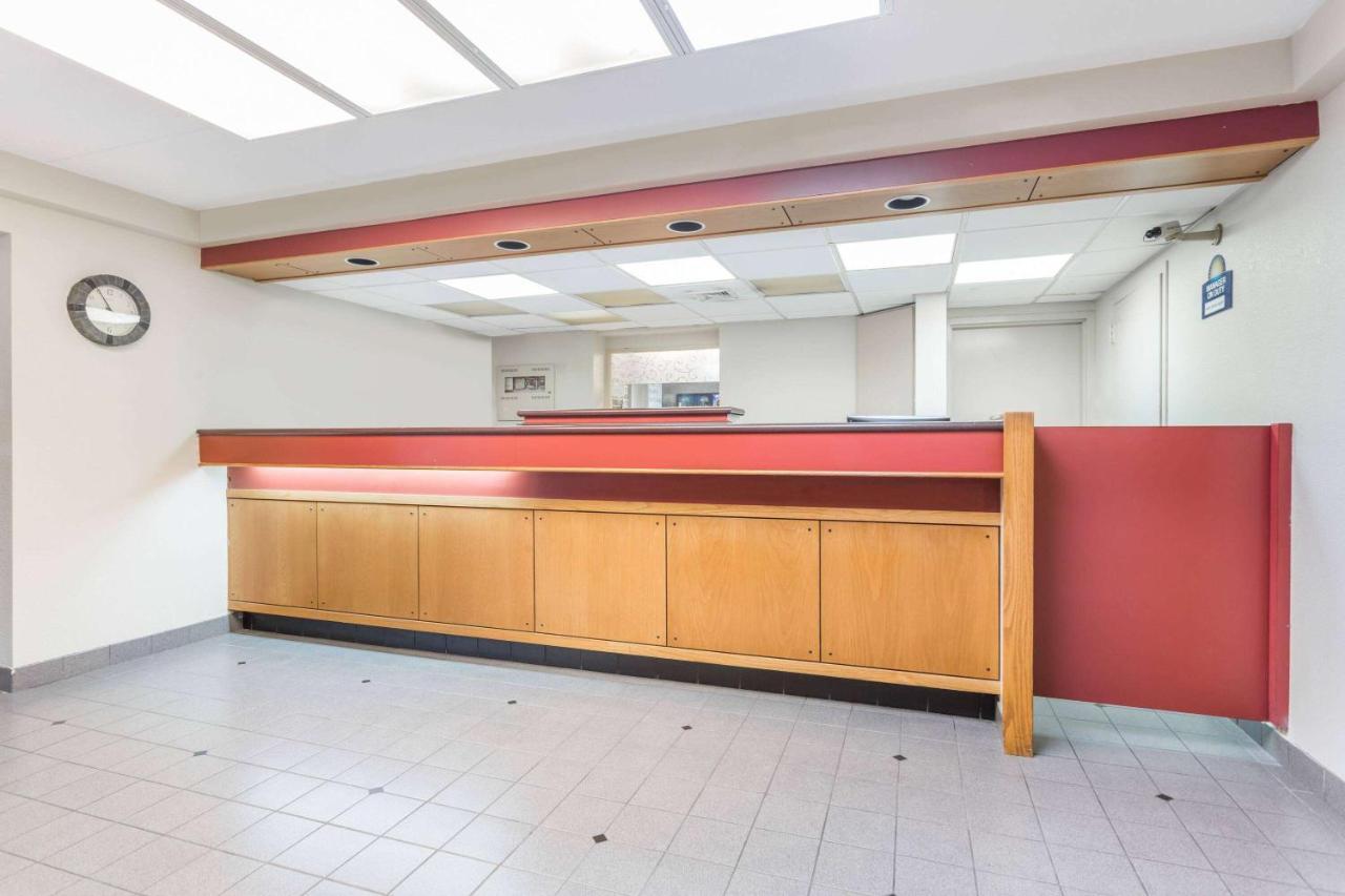 Days Inn By Wyndham Harrisburg North Εξωτερικό φωτογραφία