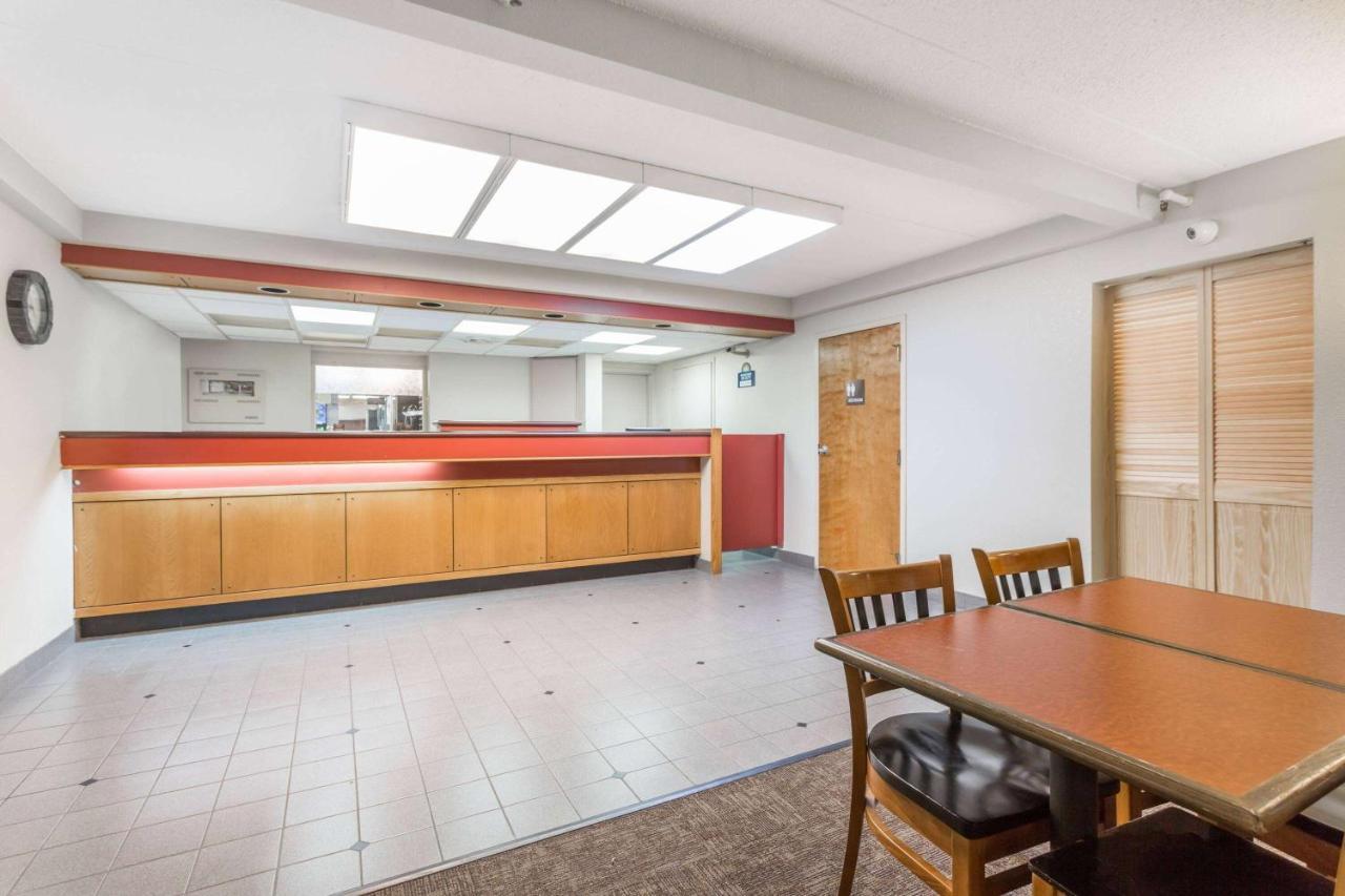 Days Inn By Wyndham Harrisburg North Εξωτερικό φωτογραφία
