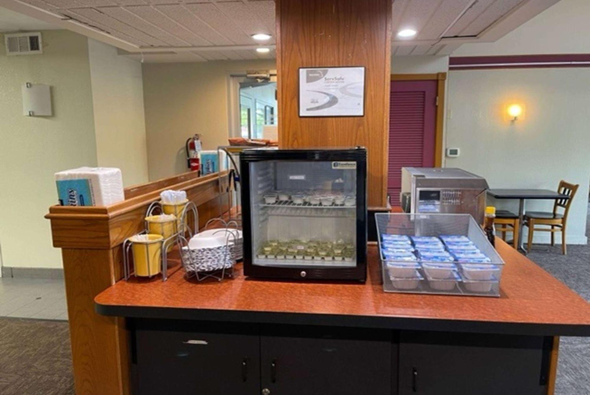 Days Inn By Wyndham Harrisburg North Εξωτερικό φωτογραφία