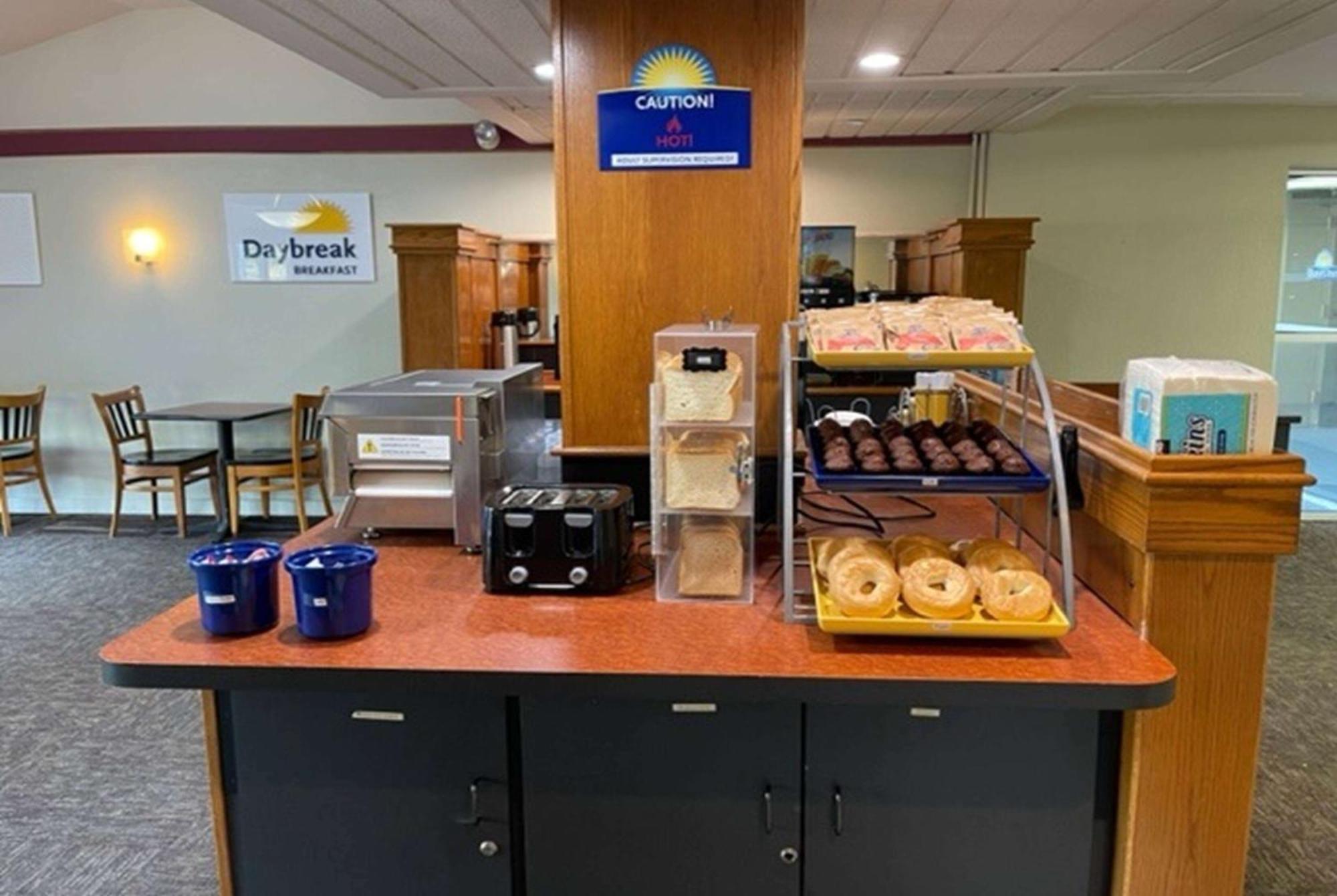 Days Inn By Wyndham Harrisburg North Εξωτερικό φωτογραφία