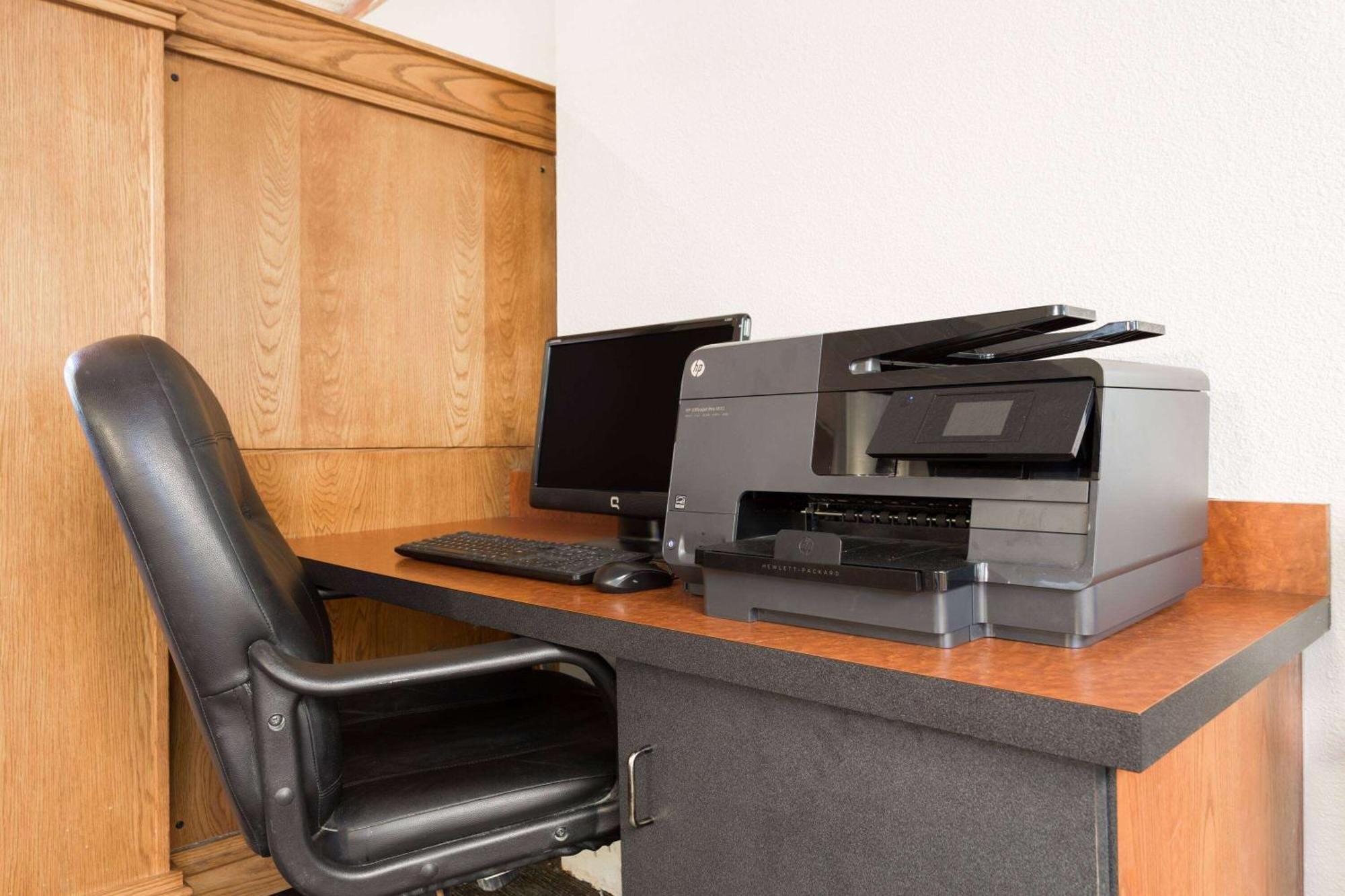 Days Inn By Wyndham Harrisburg North Εξωτερικό φωτογραφία