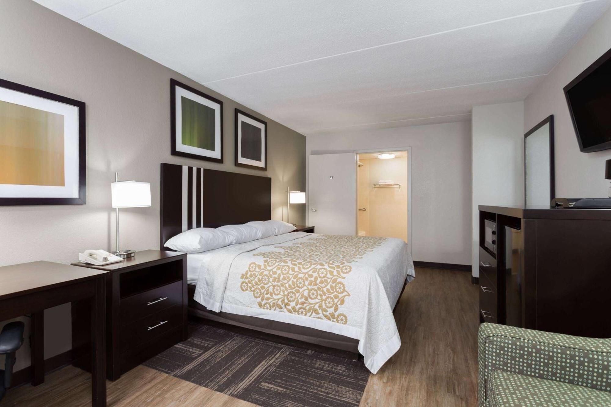 Days Inn By Wyndham Harrisburg North Εξωτερικό φωτογραφία