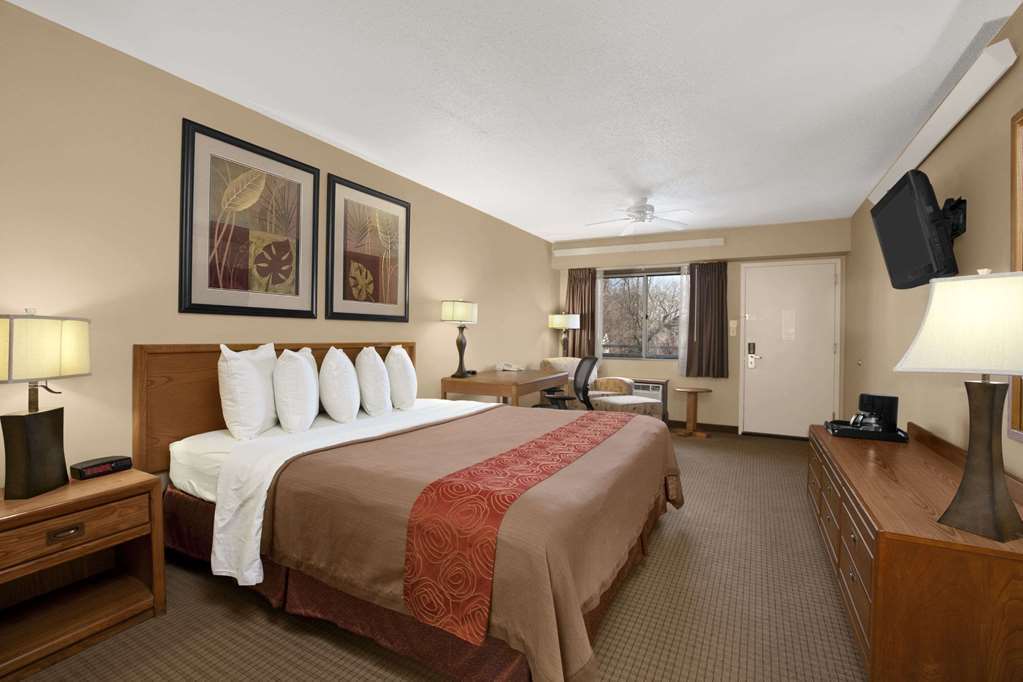 Days Inn By Wyndham Harrisburg North Δωμάτιο φωτογραφία