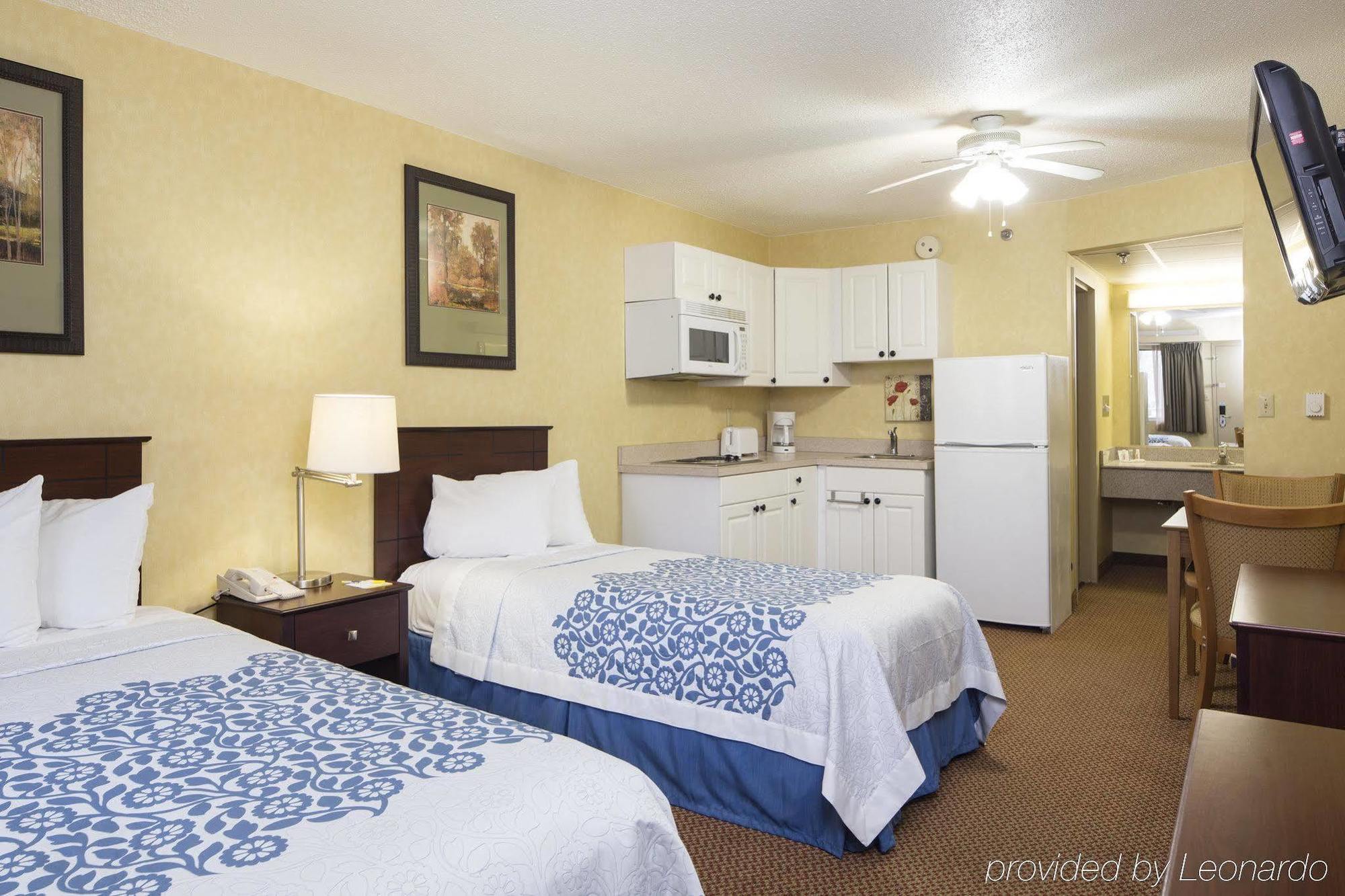 Days Inn By Wyndham Harrisburg North Εξωτερικό φωτογραφία