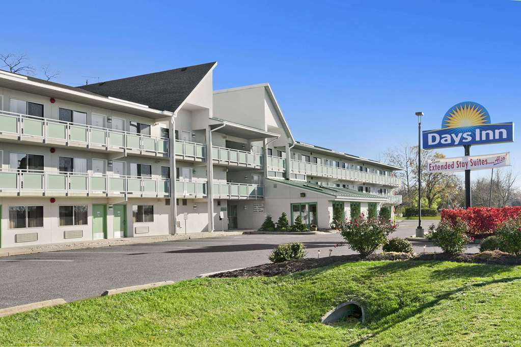 Days Inn By Wyndham Harrisburg North Εξωτερικό φωτογραφία