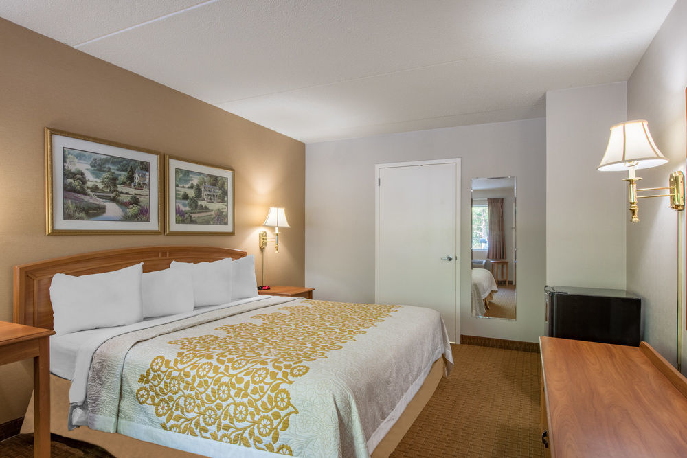 Days Inn By Wyndham Harrisburg North Εξωτερικό φωτογραφία