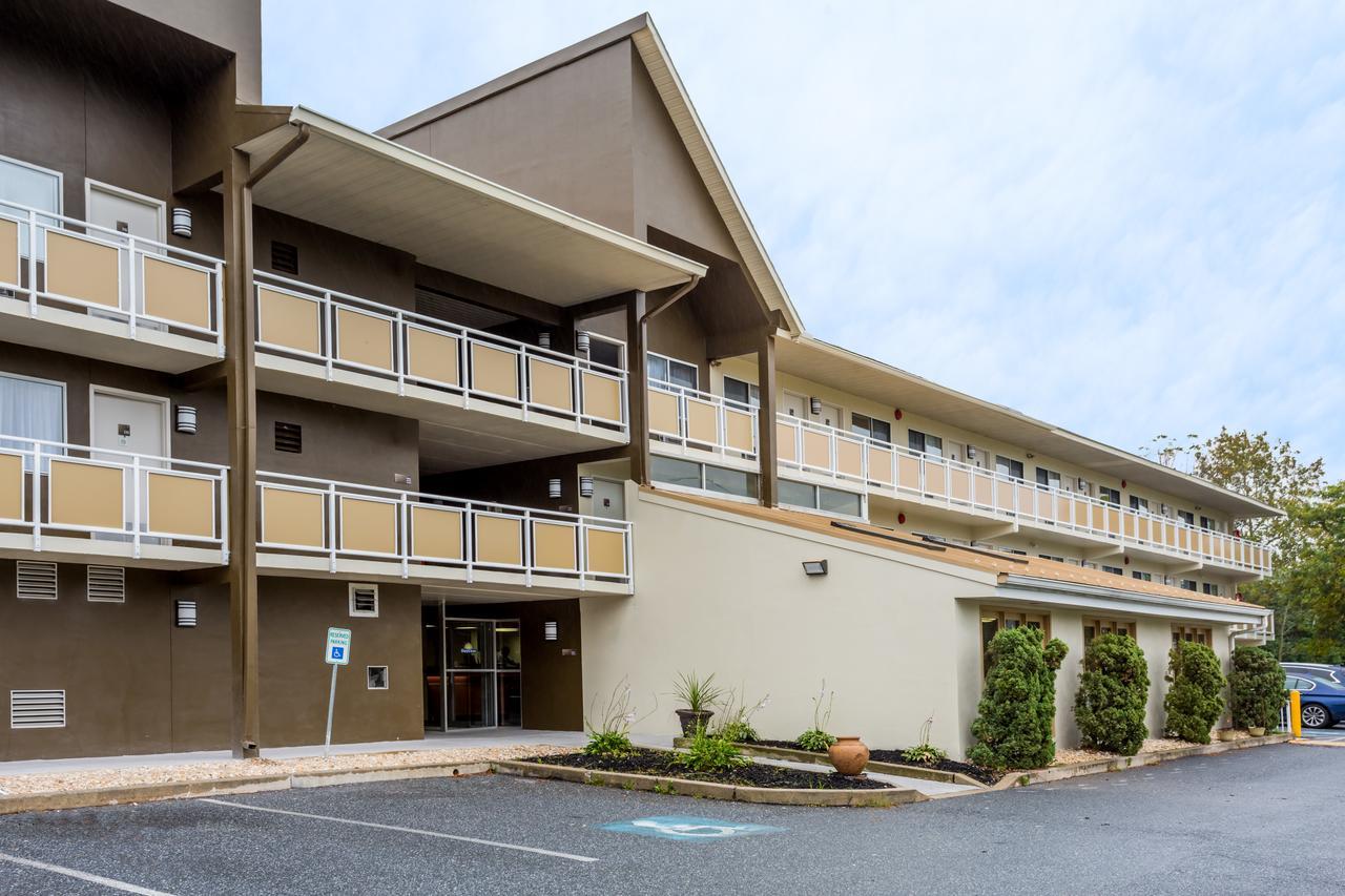 Days Inn By Wyndham Harrisburg North Εξωτερικό φωτογραφία