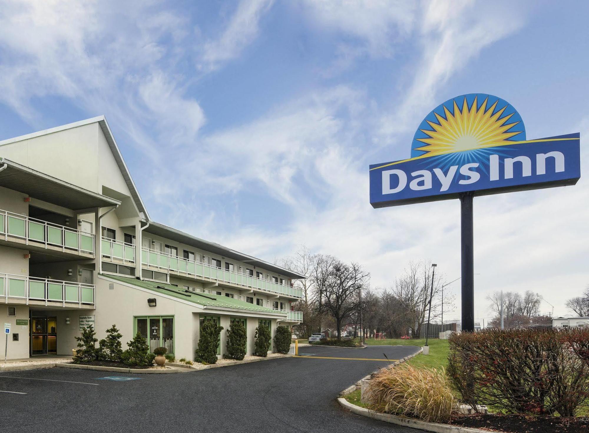 Days Inn By Wyndham Harrisburg North Εξωτερικό φωτογραφία