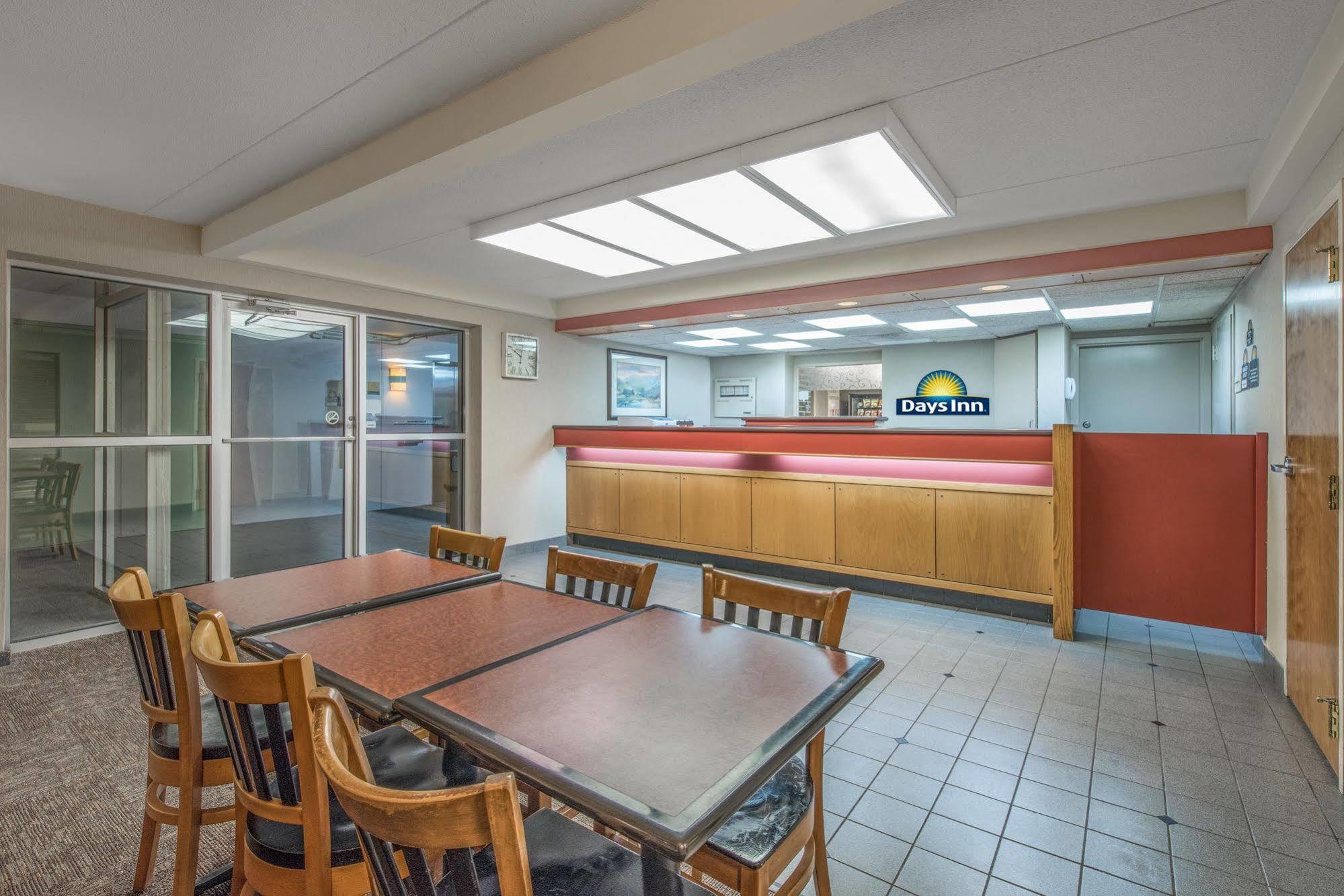 Days Inn By Wyndham Harrisburg North Εξωτερικό φωτογραφία