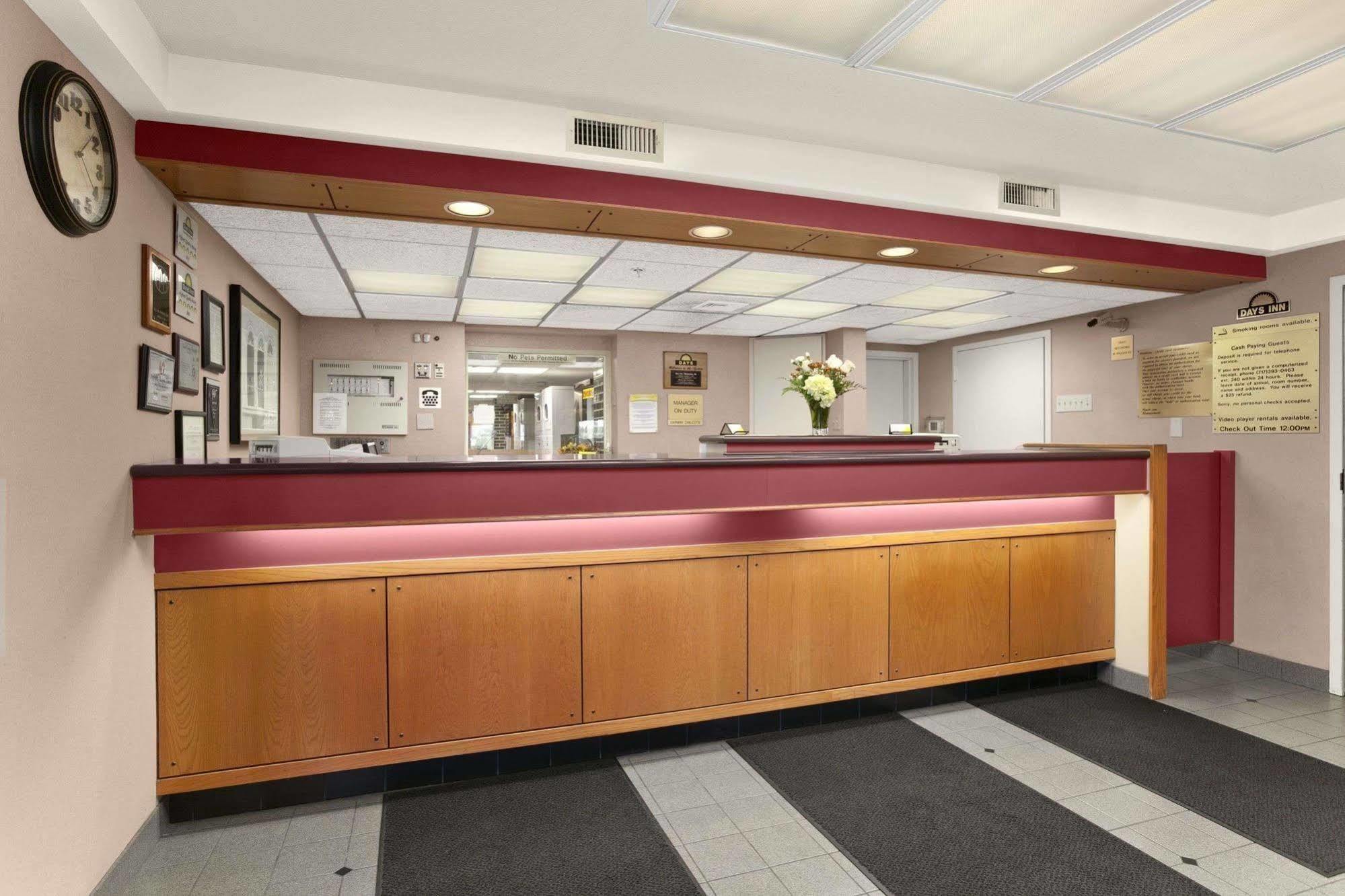 Days Inn By Wyndham Harrisburg North Εξωτερικό φωτογραφία