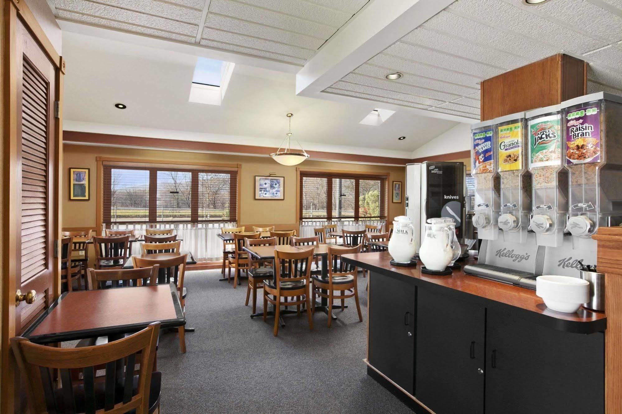 Days Inn By Wyndham Harrisburg North Εξωτερικό φωτογραφία