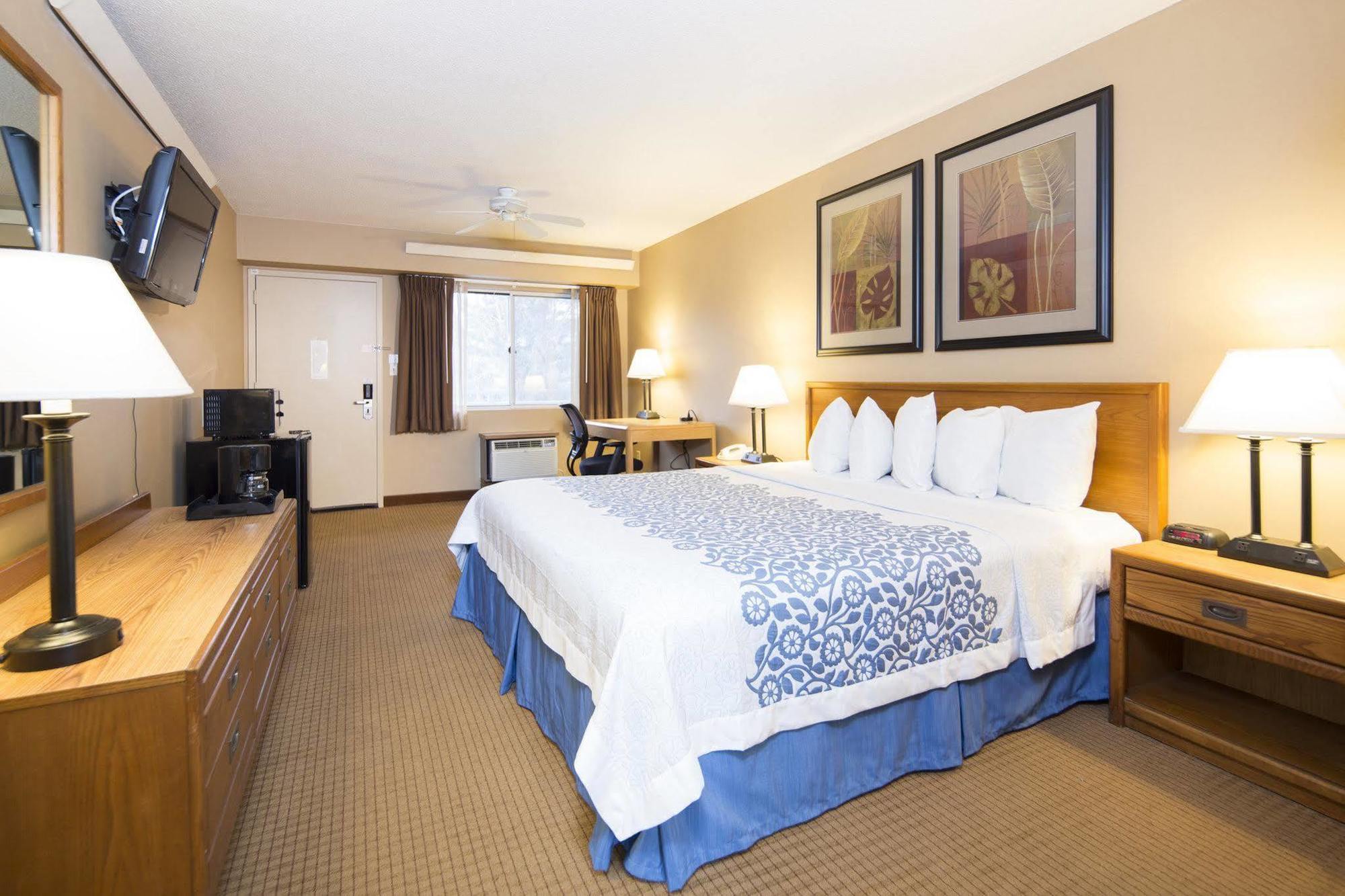 Days Inn By Wyndham Harrisburg North Εξωτερικό φωτογραφία