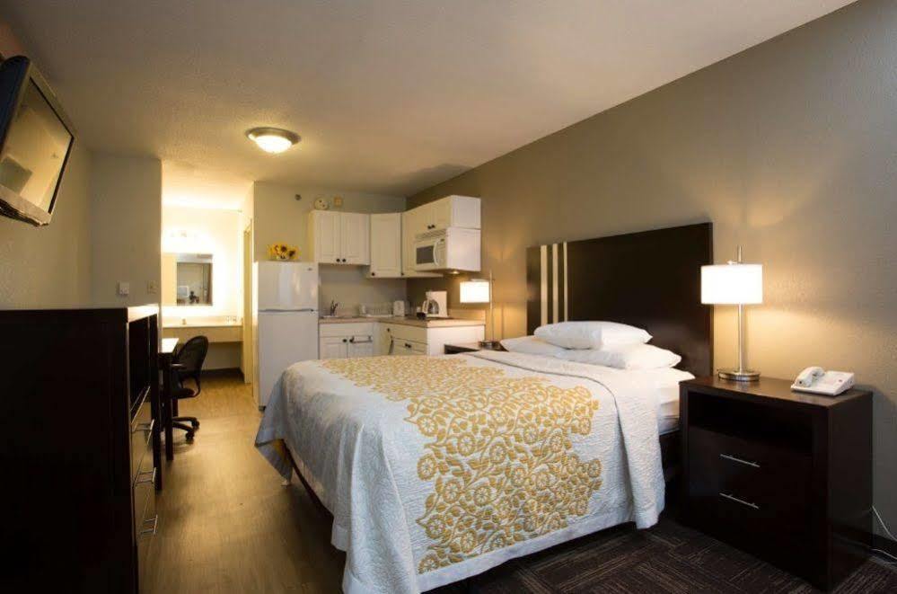 Days Inn By Wyndham Harrisburg North Εξωτερικό φωτογραφία