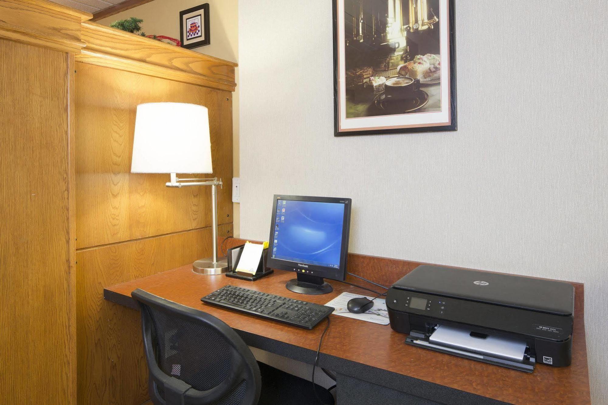 Days Inn By Wyndham Harrisburg North Εξωτερικό φωτογραφία