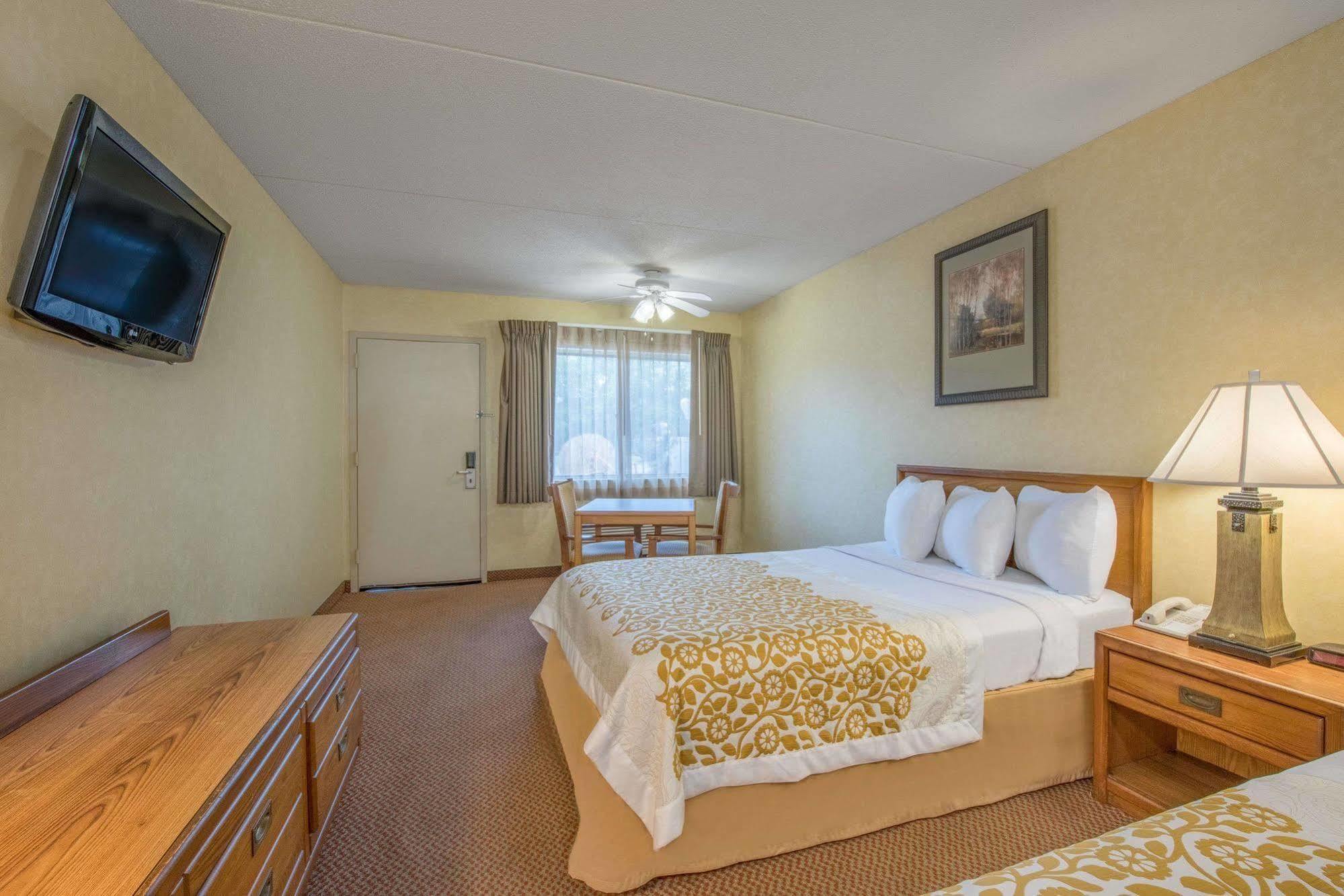 Days Inn By Wyndham Harrisburg North Εξωτερικό φωτογραφία