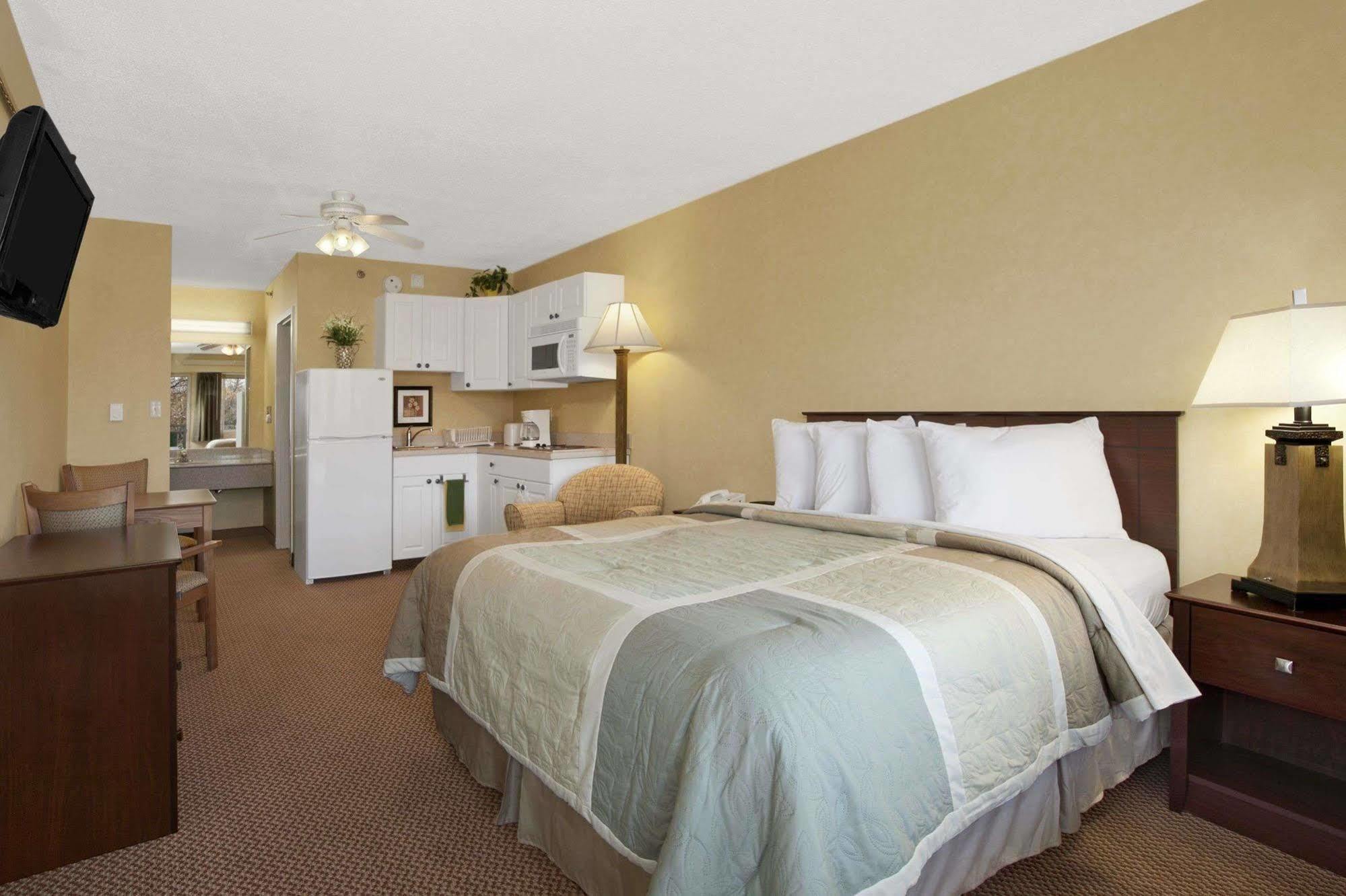 Days Inn By Wyndham Harrisburg North Εξωτερικό φωτογραφία