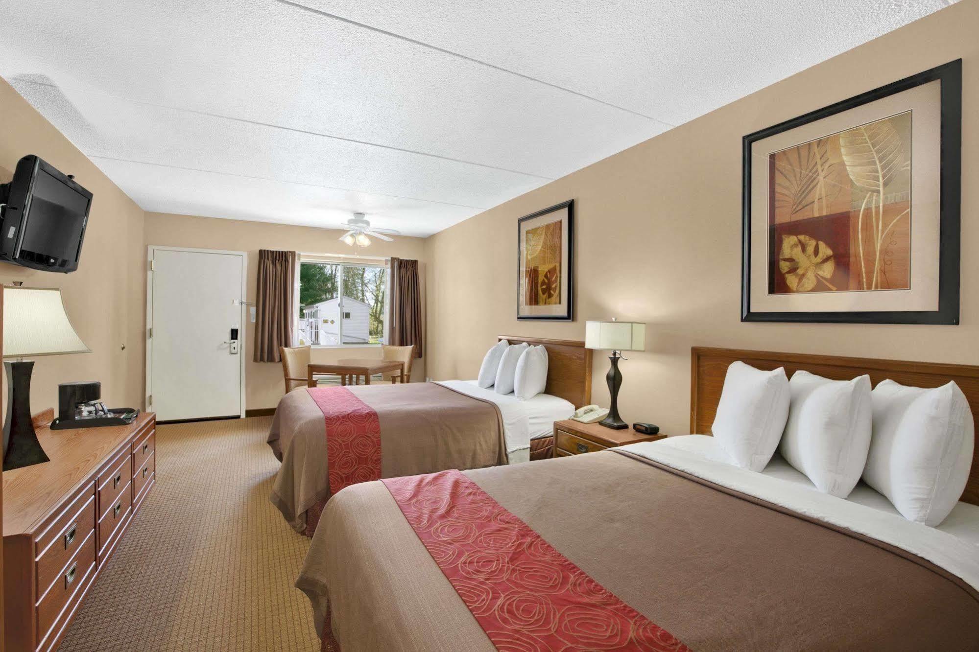 Days Inn By Wyndham Harrisburg North Εξωτερικό φωτογραφία