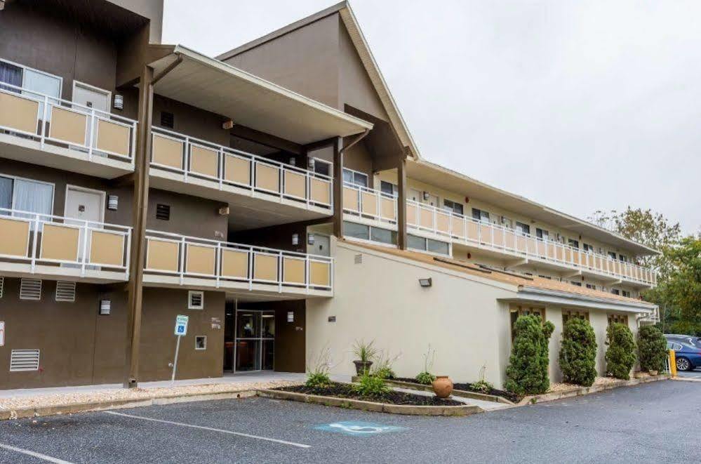 Days Inn By Wyndham Harrisburg North Εξωτερικό φωτογραφία