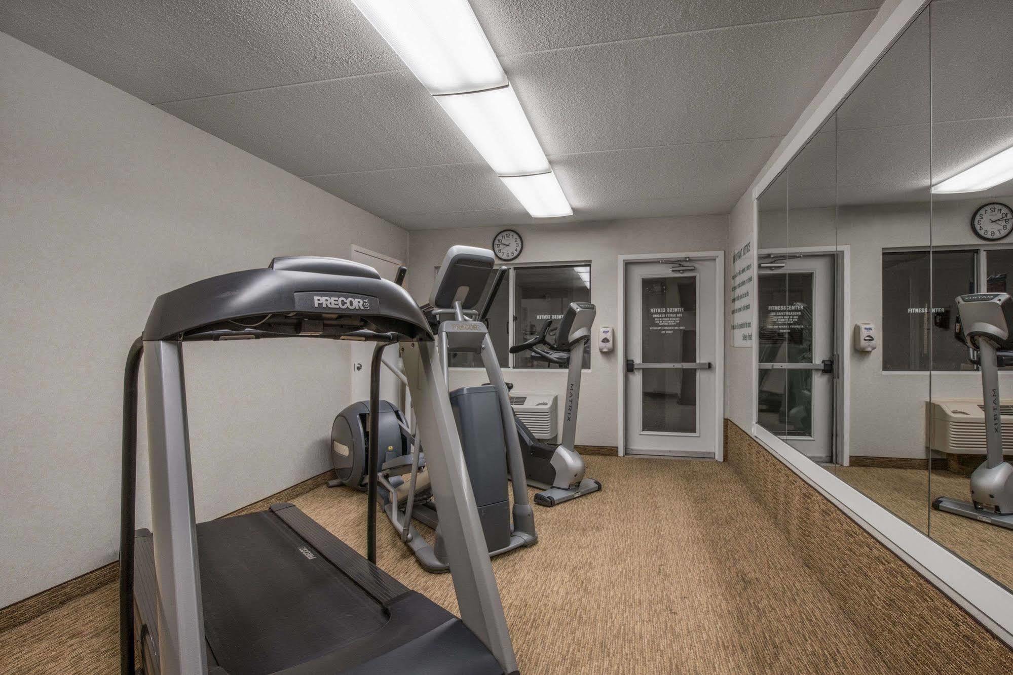 Days Inn By Wyndham Harrisburg North Εξωτερικό φωτογραφία