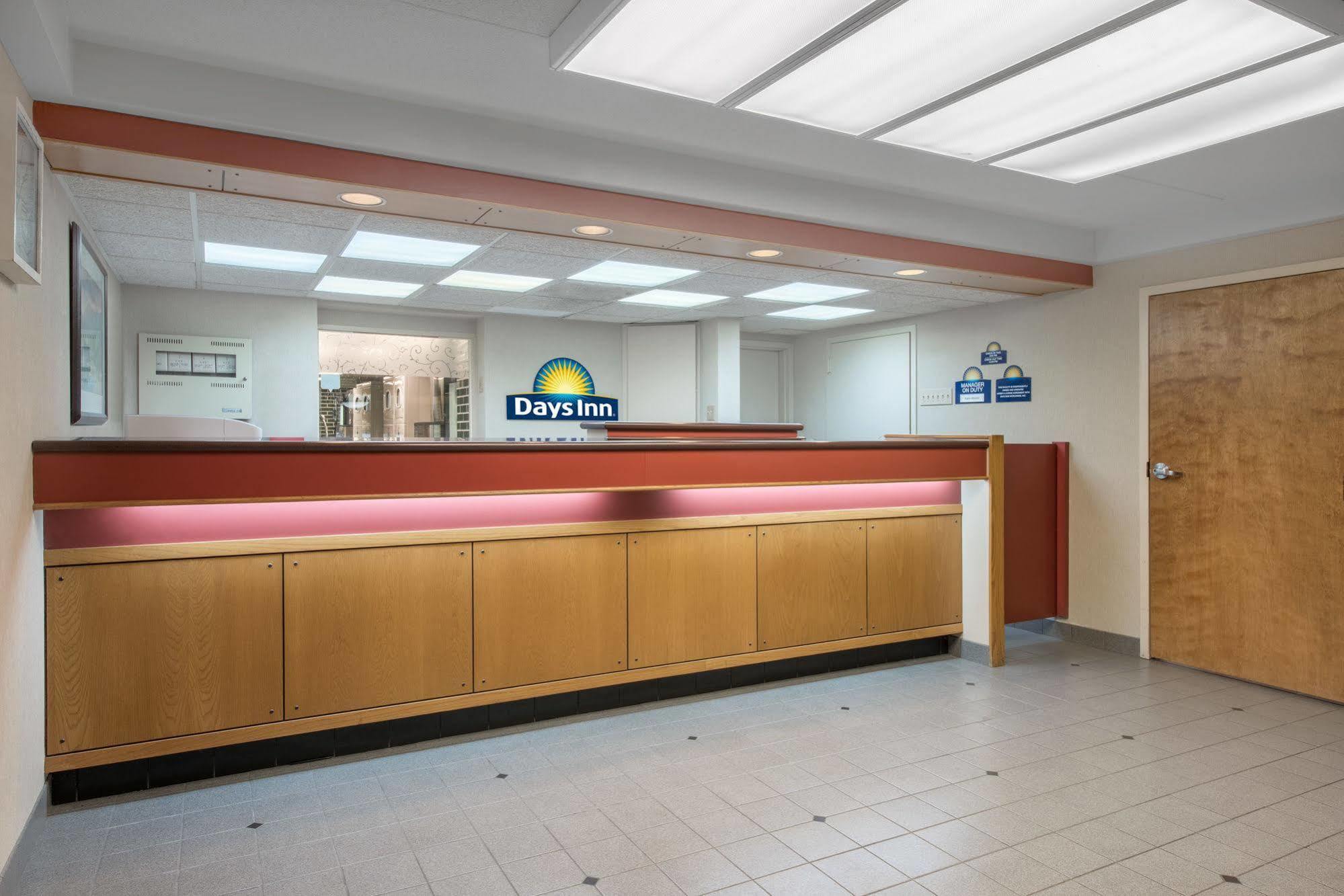 Days Inn By Wyndham Harrisburg North Εξωτερικό φωτογραφία