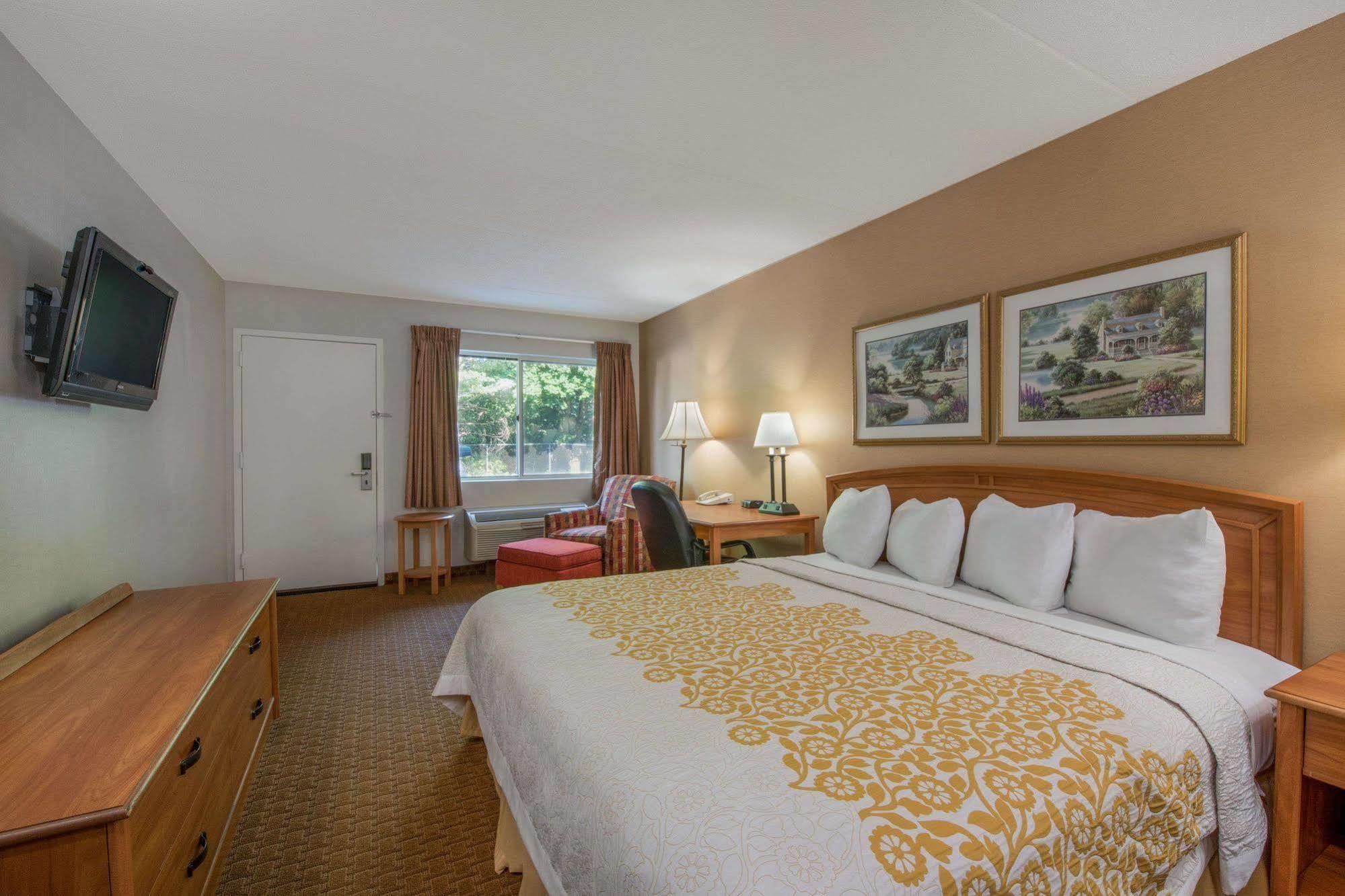 Days Inn By Wyndham Harrisburg North Εξωτερικό φωτογραφία