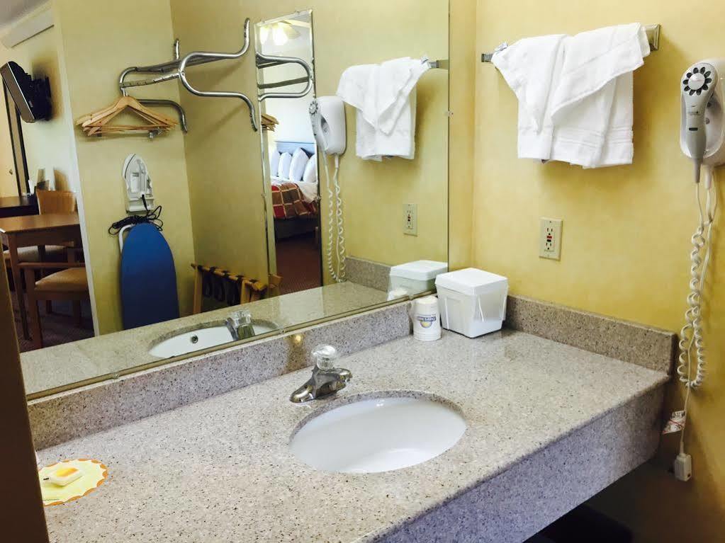 Days Inn By Wyndham Harrisburg North Εξωτερικό φωτογραφία