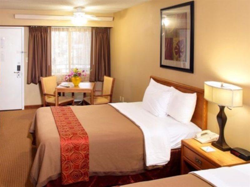 Days Inn By Wyndham Harrisburg North Εξωτερικό φωτογραφία